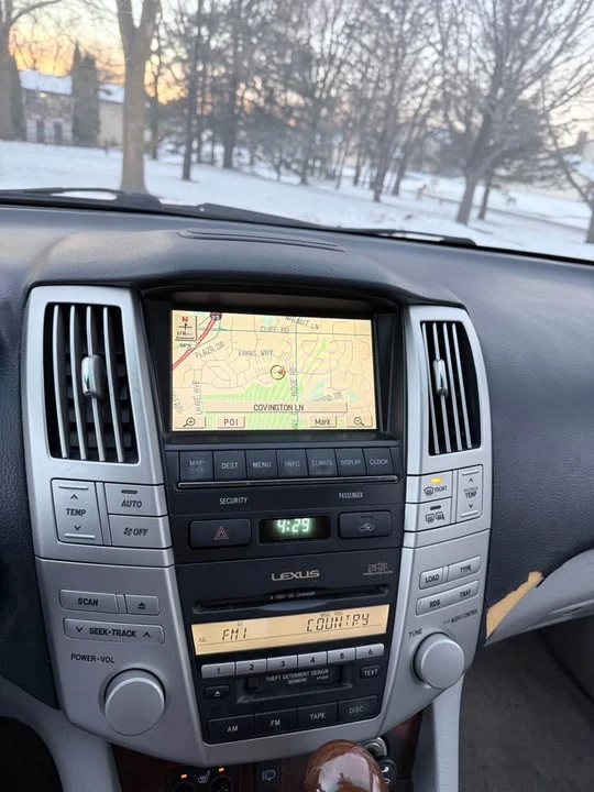 2004 Lexus RX 2nd Gen - Image 14 of 18