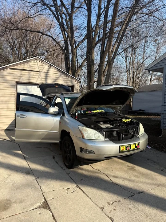 2004 Lexus RX 2nd Gen - Image 2 of 8