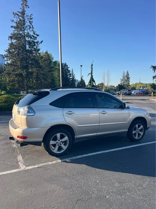 2004 Lexus RX 2nd Gen - Image 2 of 9