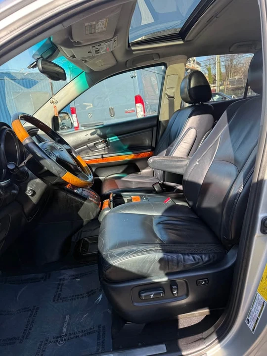 2004 Lexus RX 2nd Gen - Image 12 of 17