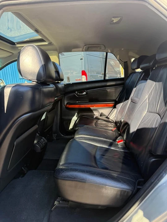 2004 Lexus RX 2nd Gen - Image 10 of 17