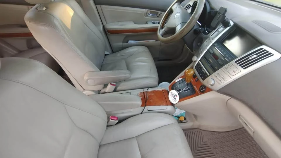 2004 Lexus RX 2nd Gen - Image 4 of 10