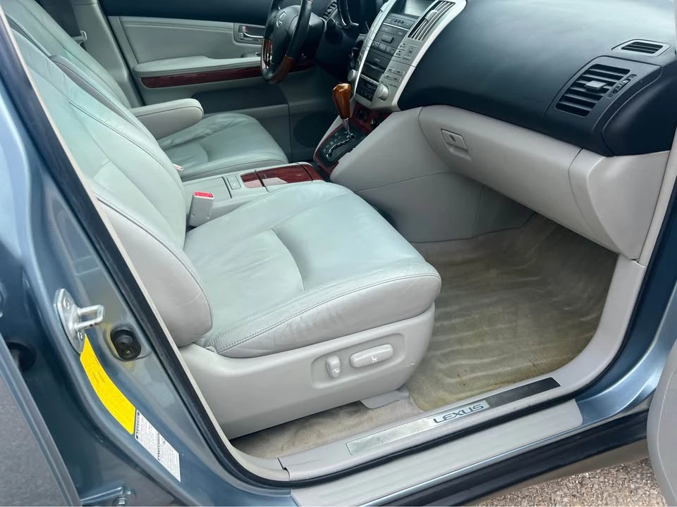 2004 Lexus RX 2nd Gen - Image 13 of 17