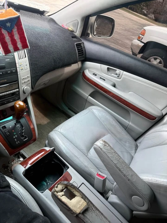 2004 Lexus RX 2nd Gen - Image 8 of 8
