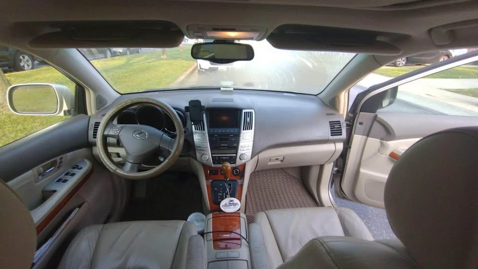2004 Lexus RX 2nd Gen - Image 7 of 10