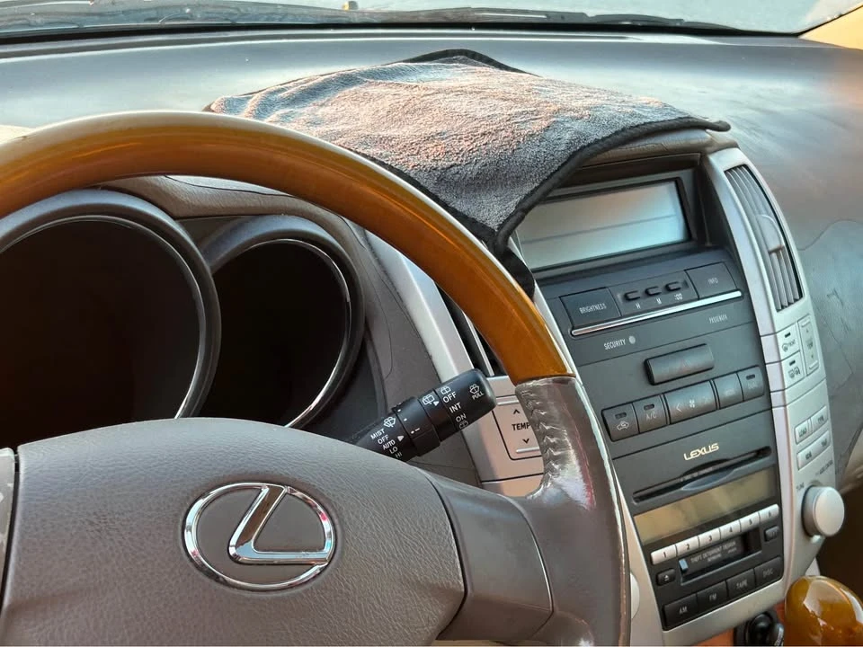 2004 Lexus RX 2nd Gen - Image 9 of 12