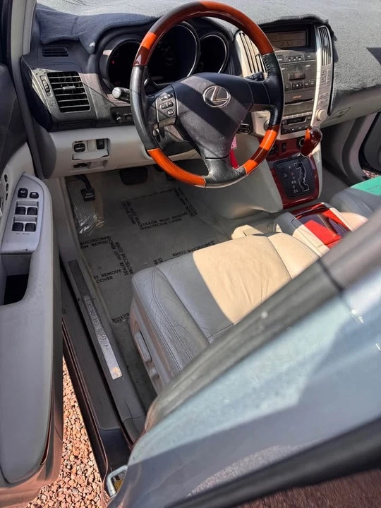 2004 Lexus RX 2nd Gen - Image 11 of 15