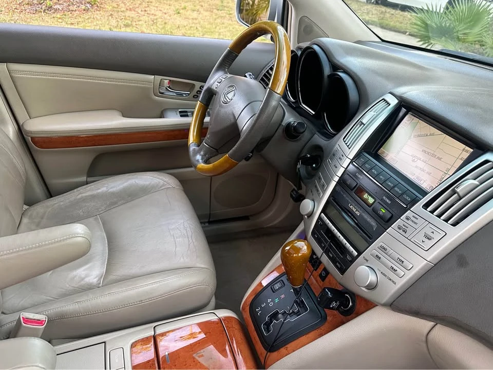 2004 Lexus RX 2nd Gen - Image 17 of 19