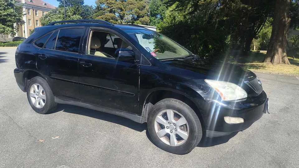 2004 Lexus RX 2nd Gen - Image 2 of 9