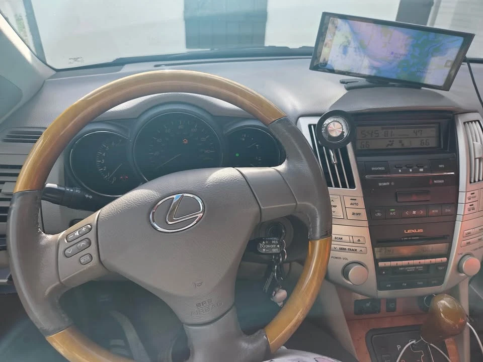 2004 Lexus RX 2nd Gen - Image 3 of 7
