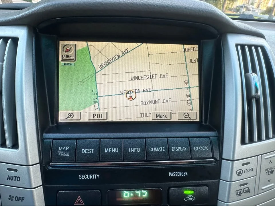 2004 Lexus RX 2nd Gen - Image 9 of 19