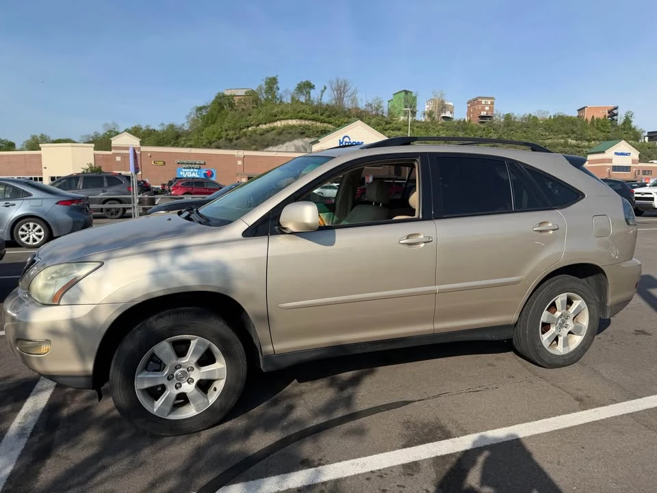 2004 Lexus RX 2nd Gen - Image 5 of 18