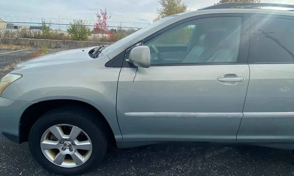 2004 Lexus RX 2nd Gen - Image 12 of 18