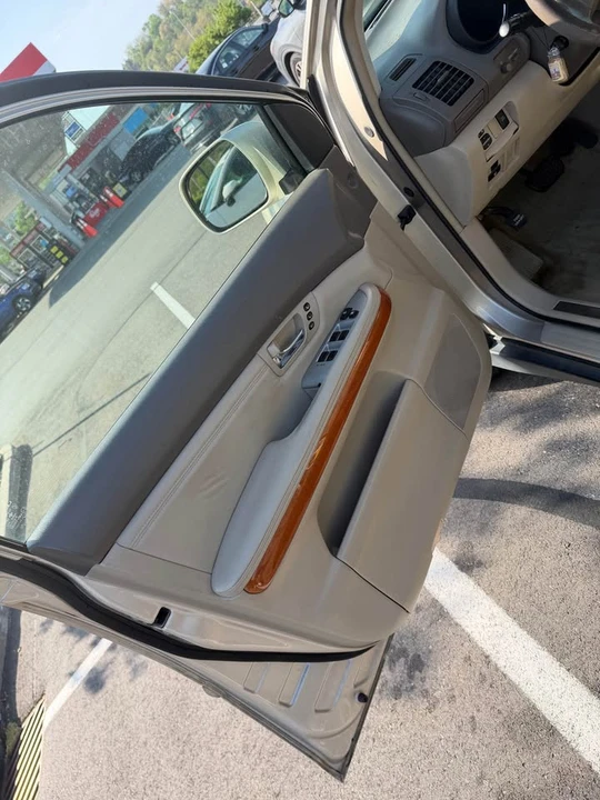 2004 Lexus RX 2nd Gen - Image 12 of 18