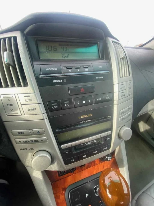 2004 Lexus RX 2nd Gen - Image 17 of 18