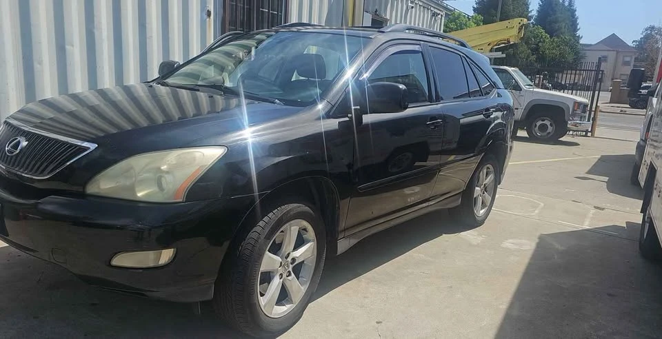 2004 Lexus RX 2nd Gen - Image 2 of 5