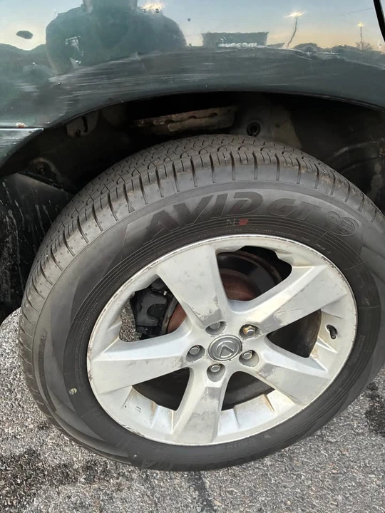 2004 Lexus RX 2nd Gen - Image 15 of 18
