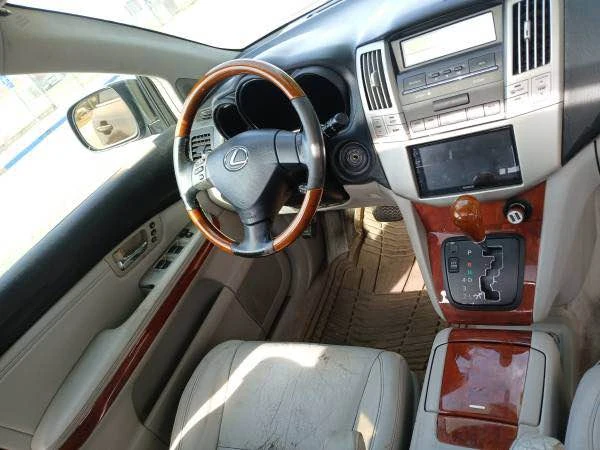 2004 Lexus RX 2nd Gen - Image 11 of 14