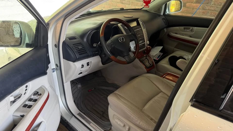 2004 Lexus RX 2nd Gen - Image 5 of 7