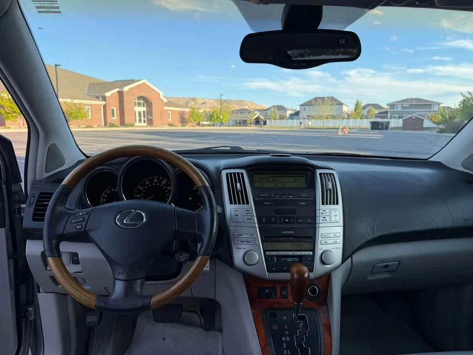 2004 Lexus RX 2nd Gen - Image 14 of 16