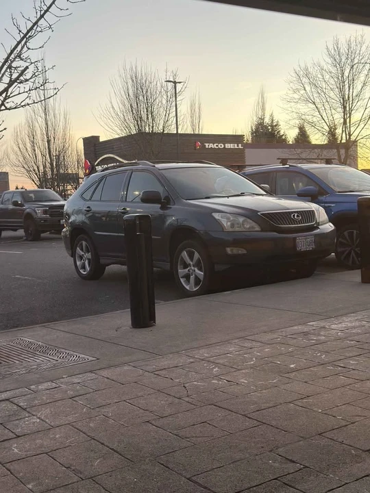 2004 Lexus RX 2nd Gen - Image 2 of 5