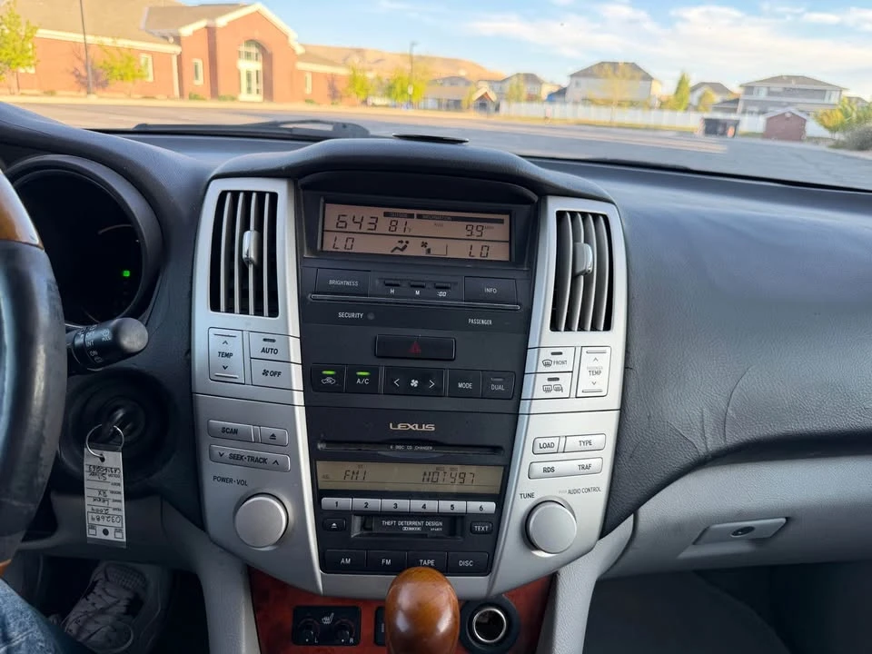 2004 Lexus RX 2nd Gen - Image 15 of 16