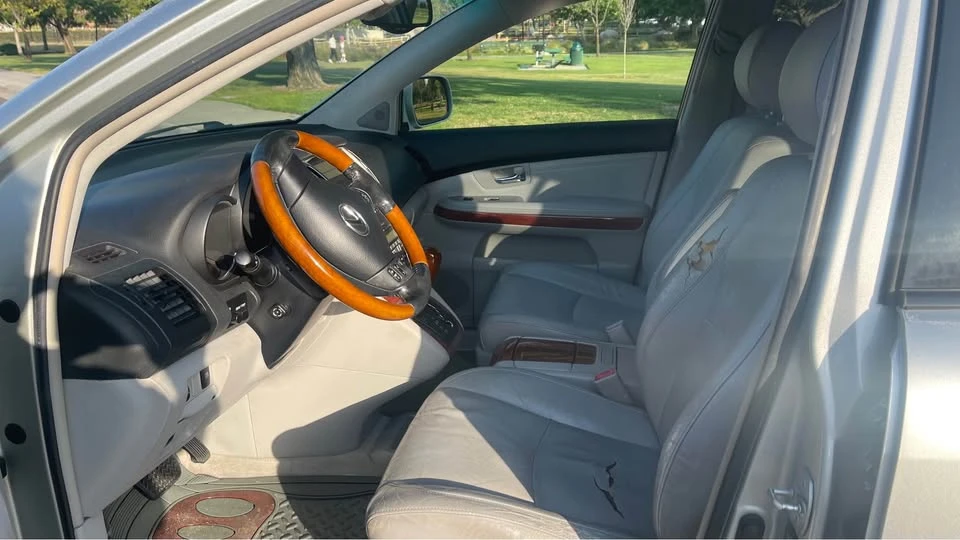2004 Lexus RX 2nd Gen - Image 10 of 11