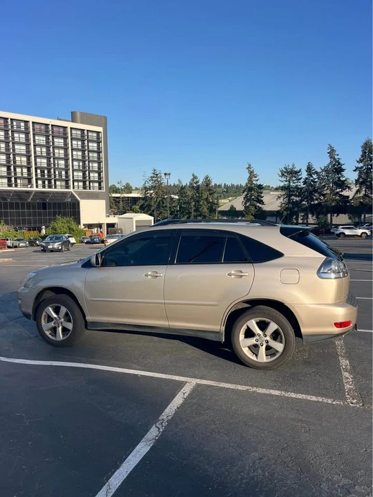 2004 Lexus RX 2nd Gen - Image 4 of 9