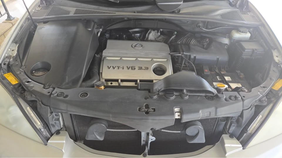 2004 Lexus RX 2nd Gen - Image 3 of 7