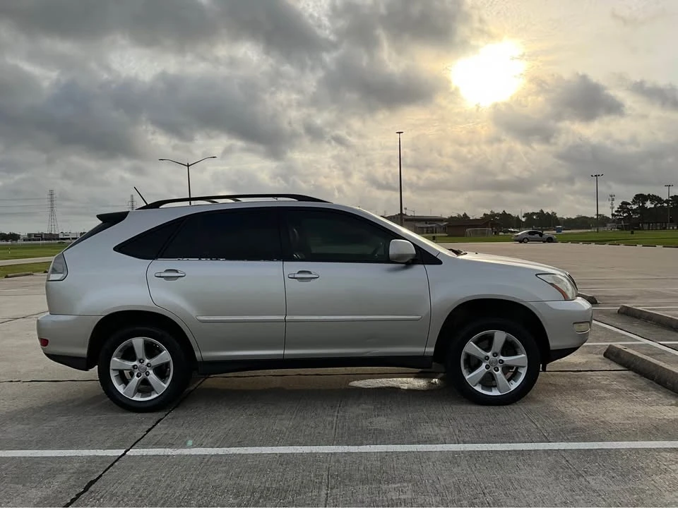 2004 Lexus RX 2nd Gen - Image 3 of 17
