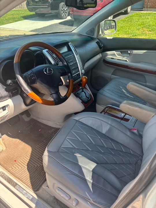 2004 Lexus RX 2nd Gen - Image 11 of 13