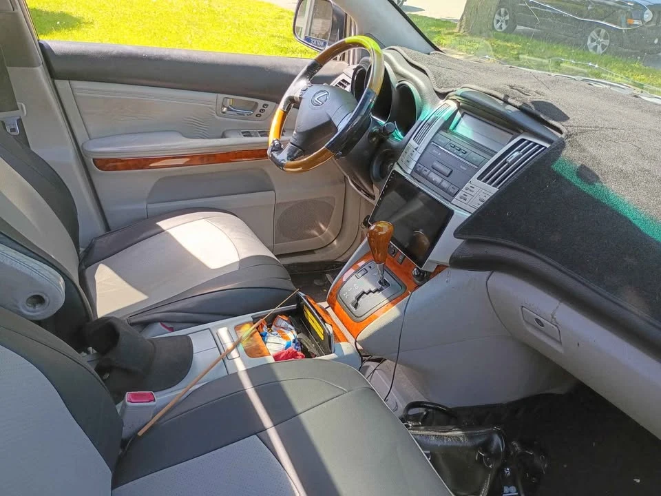 2004 Lexus RX 2nd Gen - Image 5 of 7