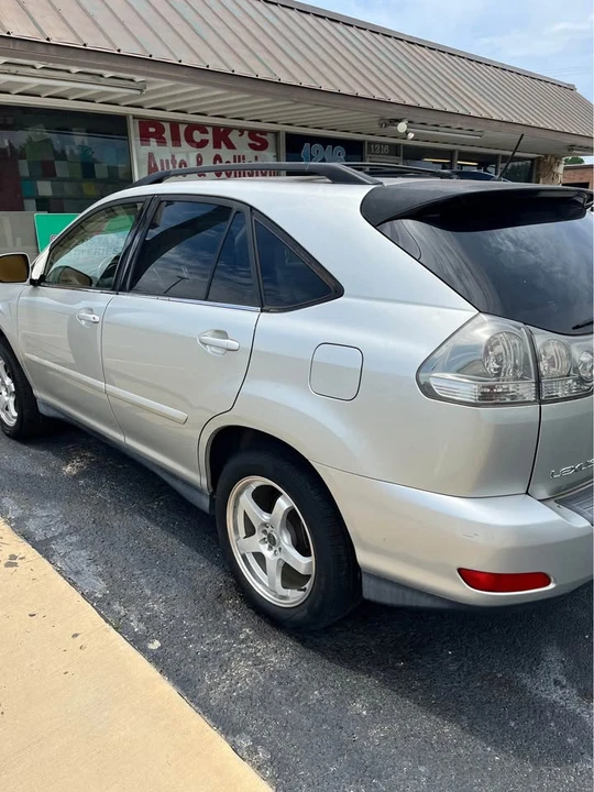 2004 Lexus RX 2nd Gen - Image 3 of 9