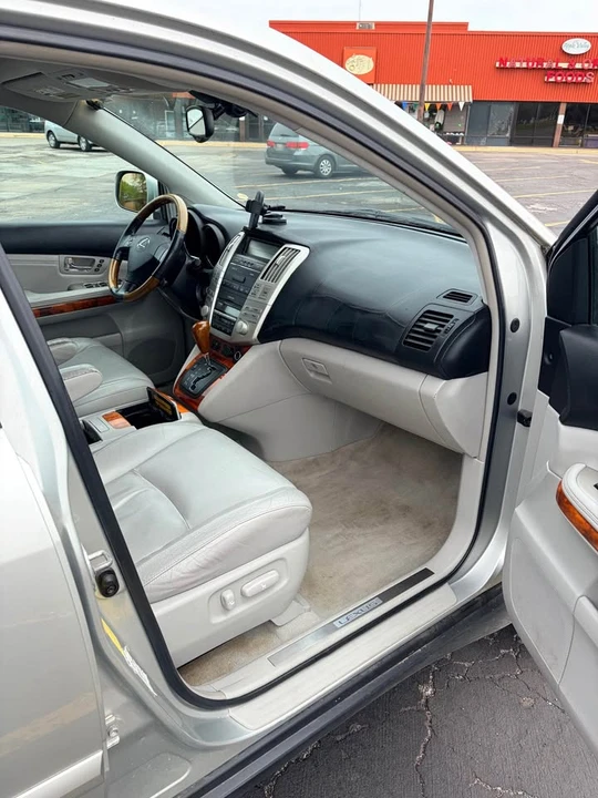 2004 Lexus RX 2nd Gen - Image 6 of 10