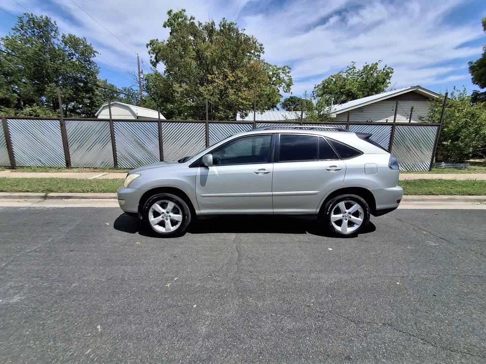 2004 Lexus RX 2nd Gen - Image 4 of 15