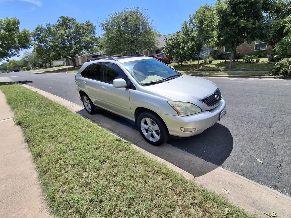2004 Lexus RX 2nd Gen - Image 4 of 14