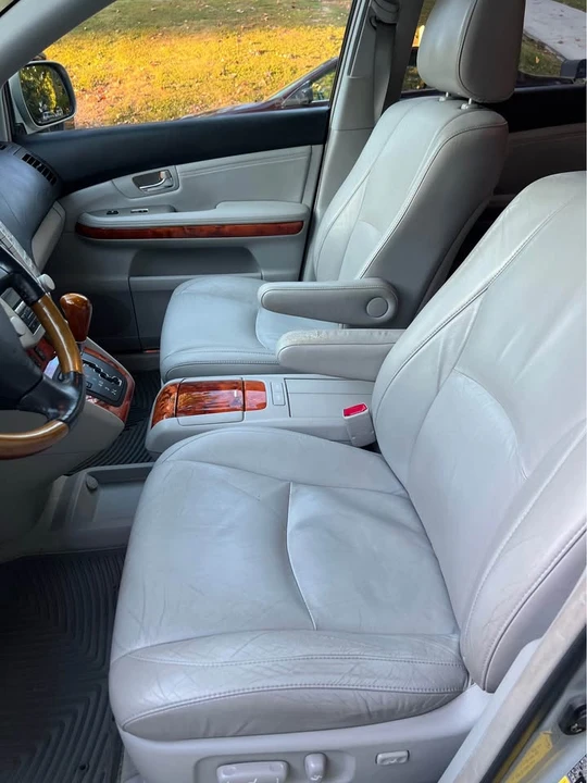 2004 Lexus RX 2nd Gen - Image 9 of 16