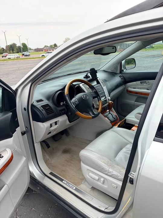 2004 Lexus RX 2nd Gen - Image 5 of 10