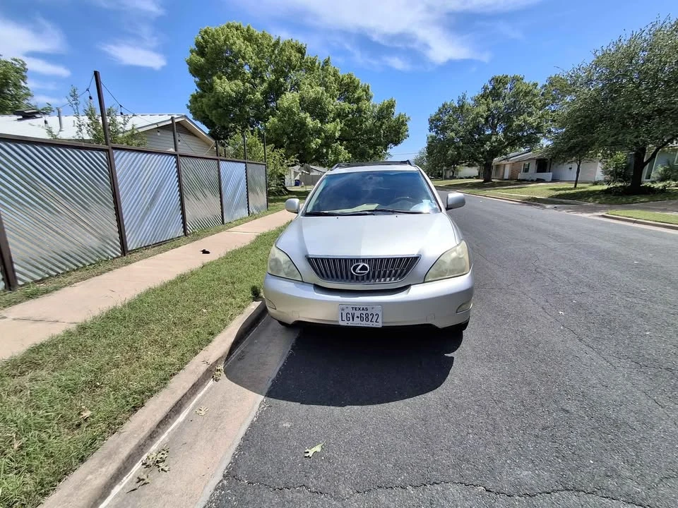 2004 Lexus RX 2nd Gen - Image 5 of 14