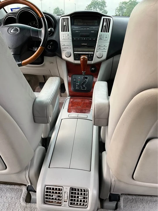 2004 Lexus RX 2nd Gen - Image 9 of 17