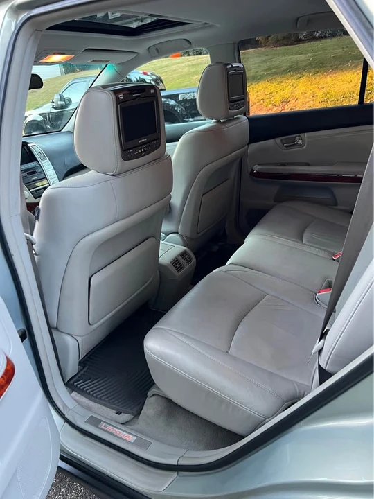 2004 Lexus RX 2nd Gen - Image 10 of 16