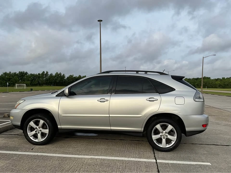 2004 Lexus RX 2nd Gen - Image 16 of 17