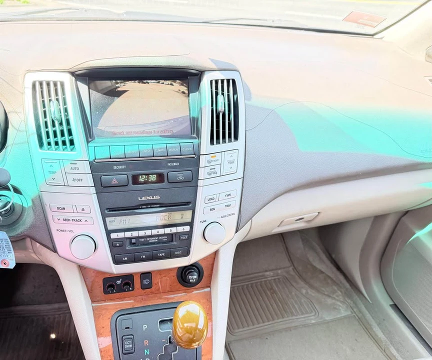 2004 Lexus RX 2nd Gen - Image 11 of 13