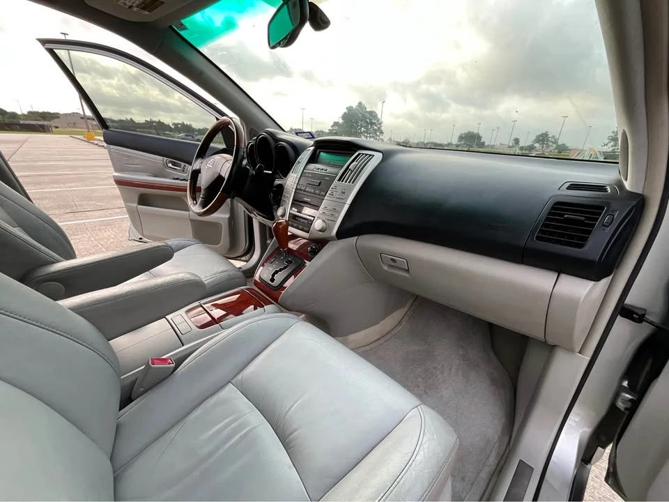 2004 Lexus RX 2nd Gen - Image 10 of 17