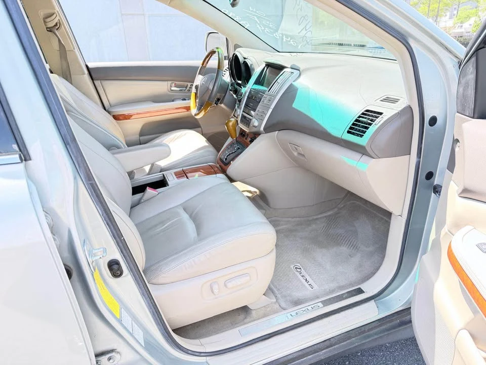 2004 Lexus RX 2nd Gen - Image 4 of 13