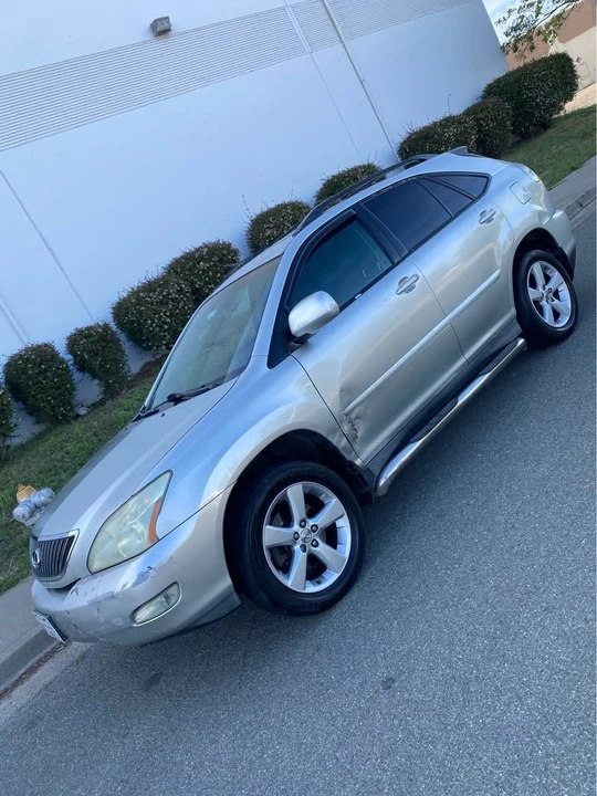2004 Lexus RX 2nd Gen - Image 3 of 11