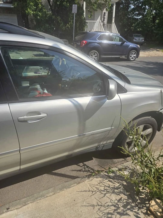 2004 Lexus RX 2nd Gen - Image 11 of 18