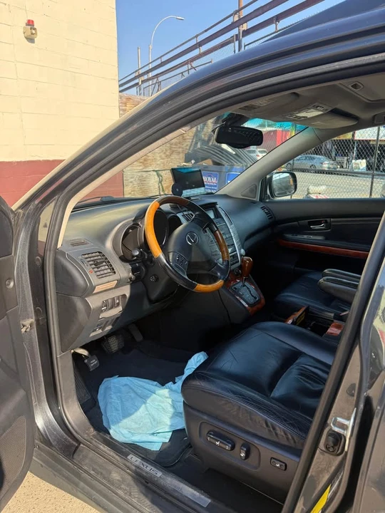 2004 Lexus RX 2nd Gen - Image 11 of 16