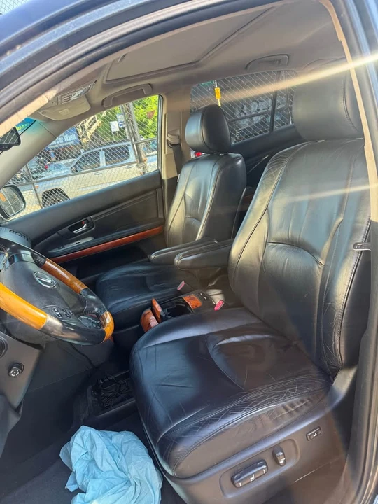 2004 Lexus RX 2nd Gen - Image 12 of 16