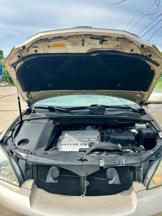 2004 Lexus RX 2nd Gen - Image 16 of 20